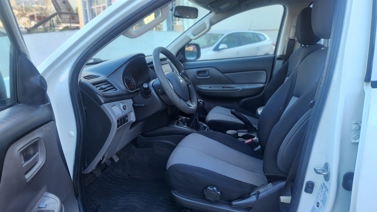 Mitsubishi L200 2.4 DI-D   4X2