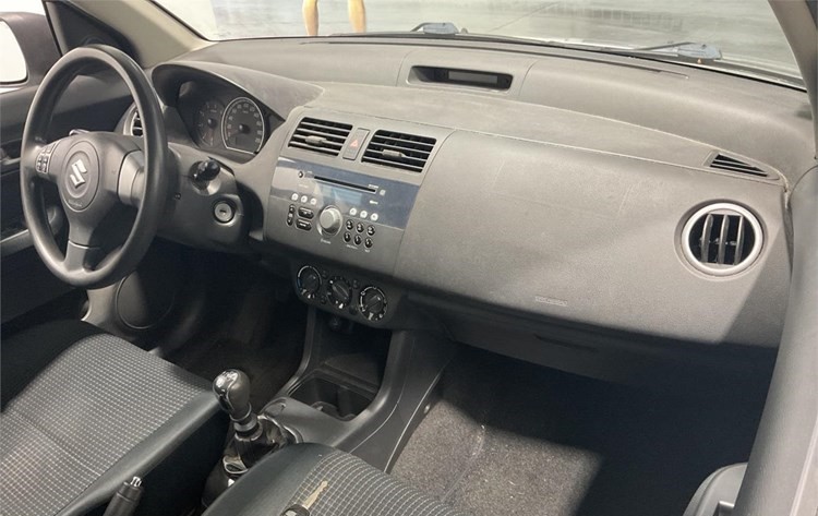 SUZUKI Swift Diesel 1.3 DDiS GLX