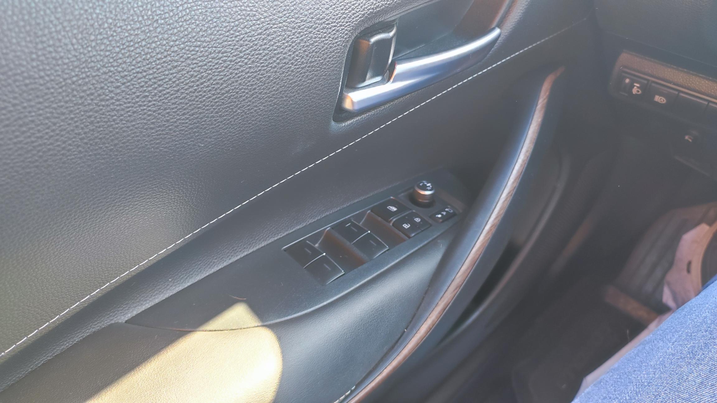 Toyota Corolla touring 2.0 híbrido Trek