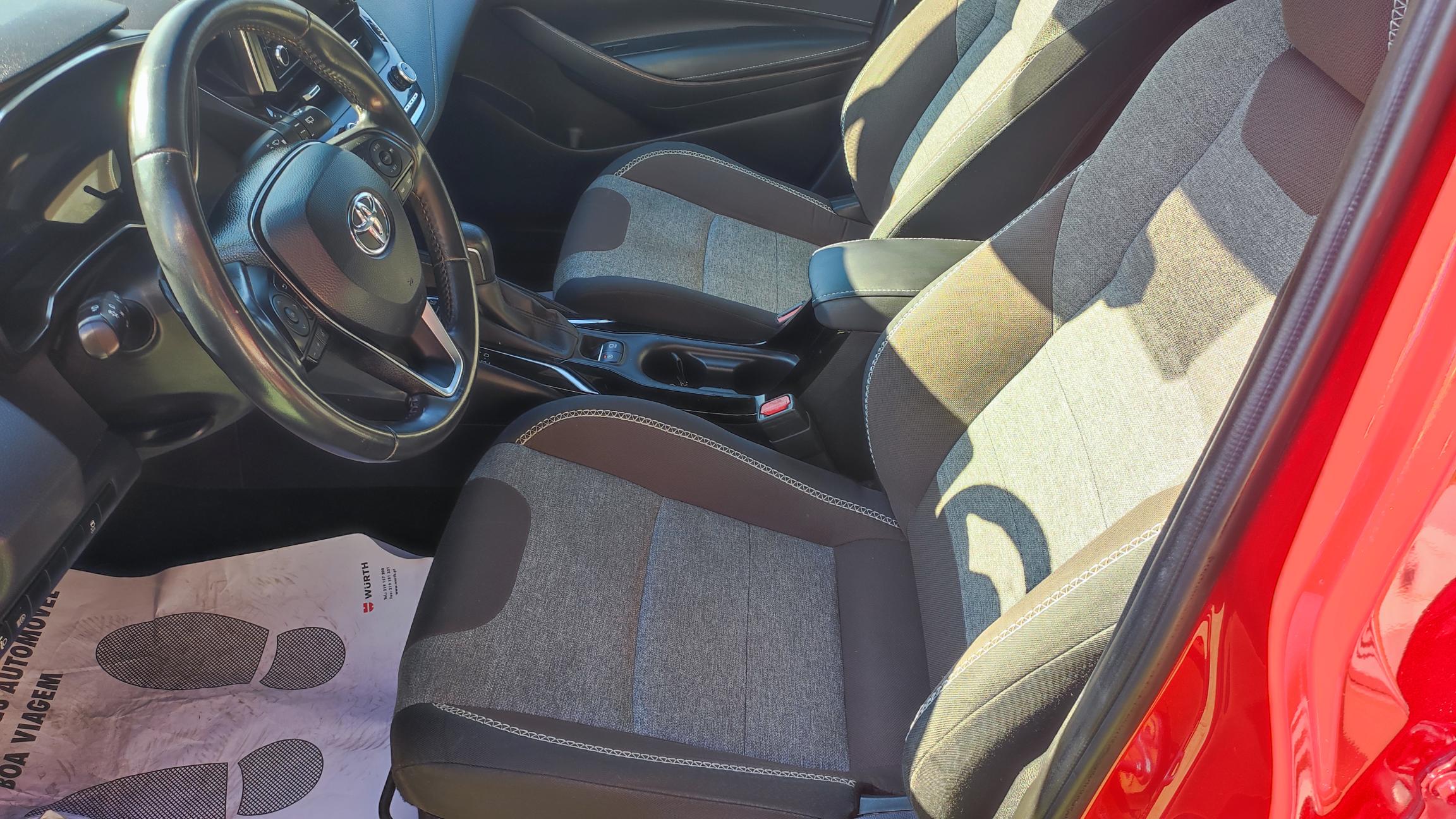 Toyota Corolla touring 2.0 híbrido Trek