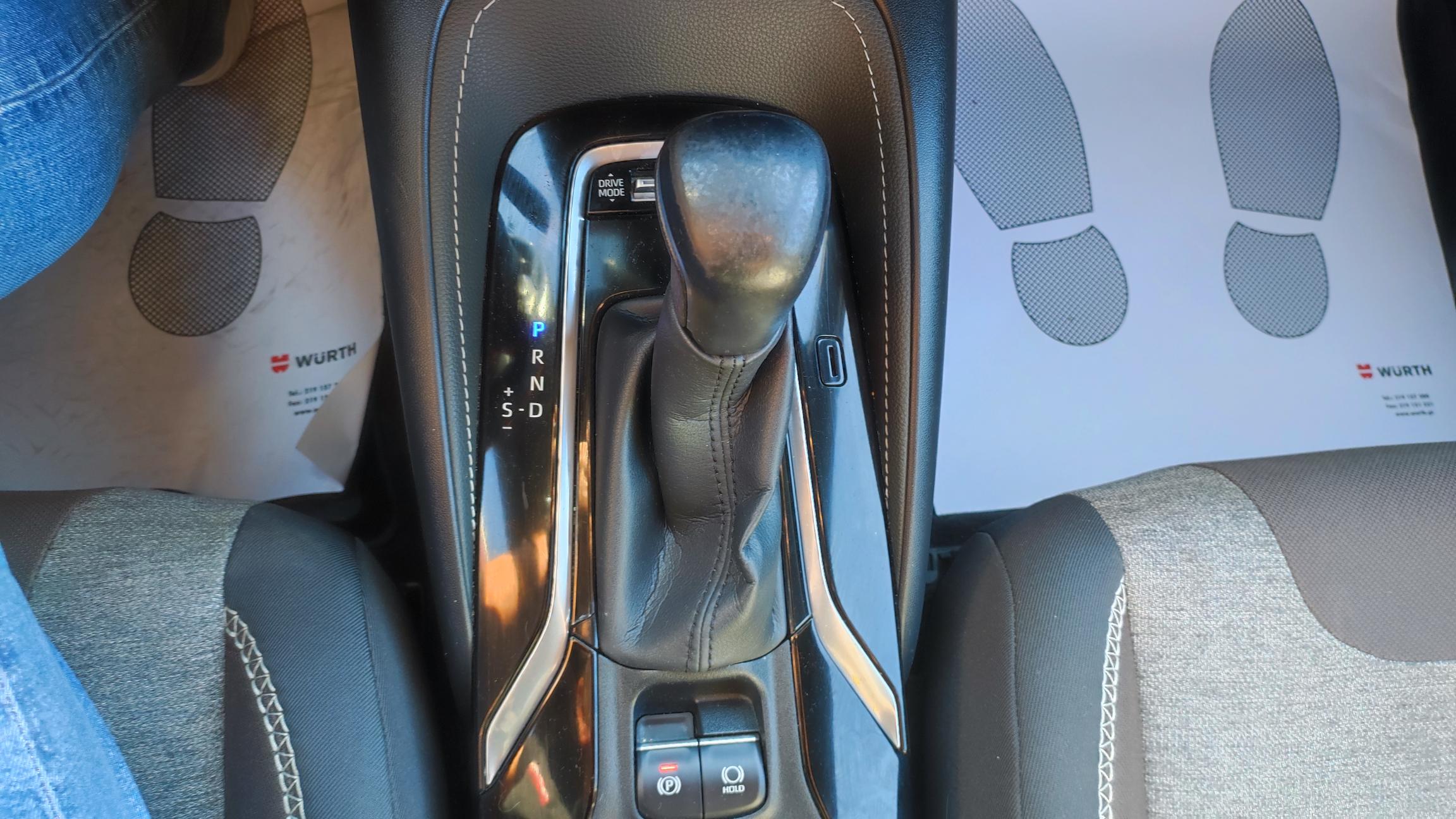 Toyota Corolla touring 2.0 híbrido Trek