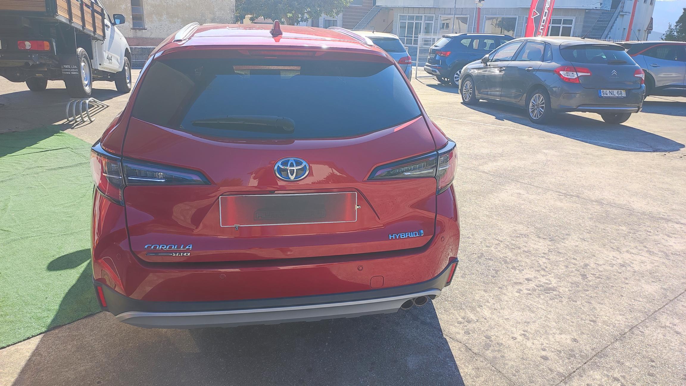 Toyota Corolla touring 2.0 híbrido Trek