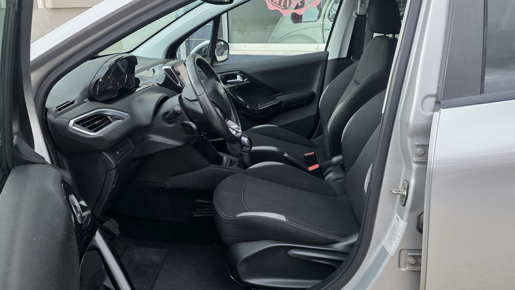 PEUGEOT 208  1.2 PURE TECH