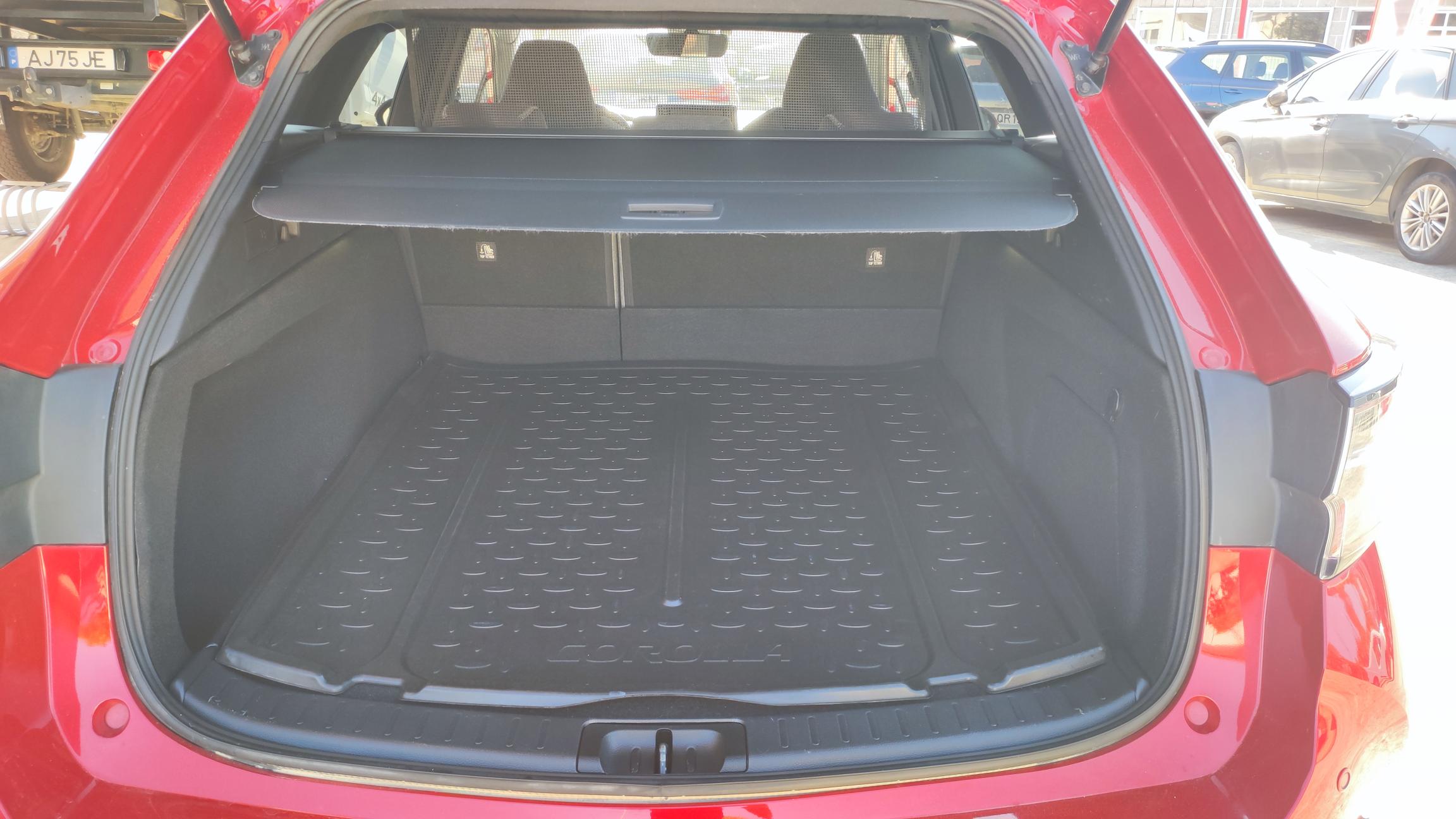 Toyota Corolla touring 2.0 híbrido Trek