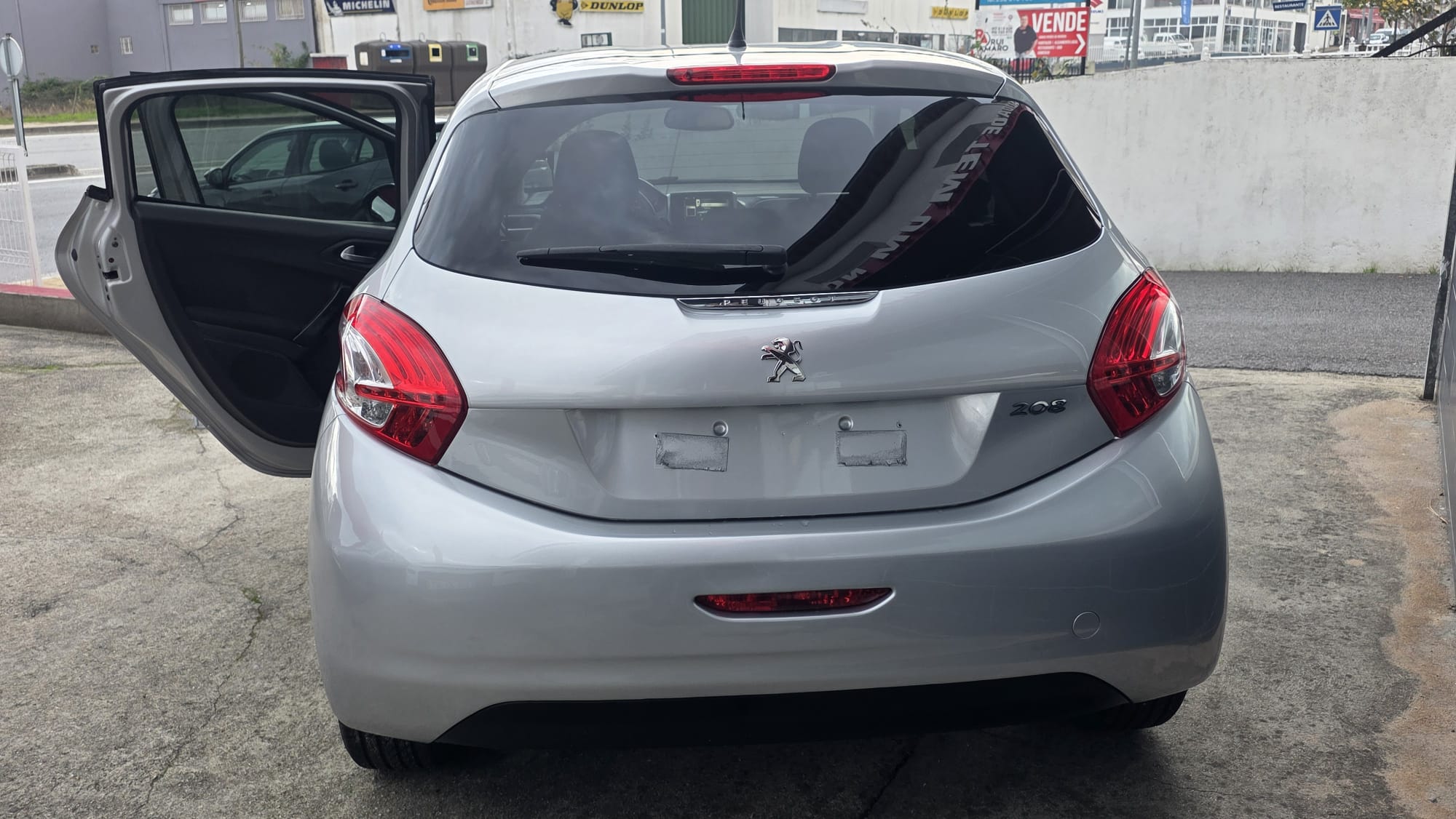 PEUGEOT 208  1.2 PURE TECH