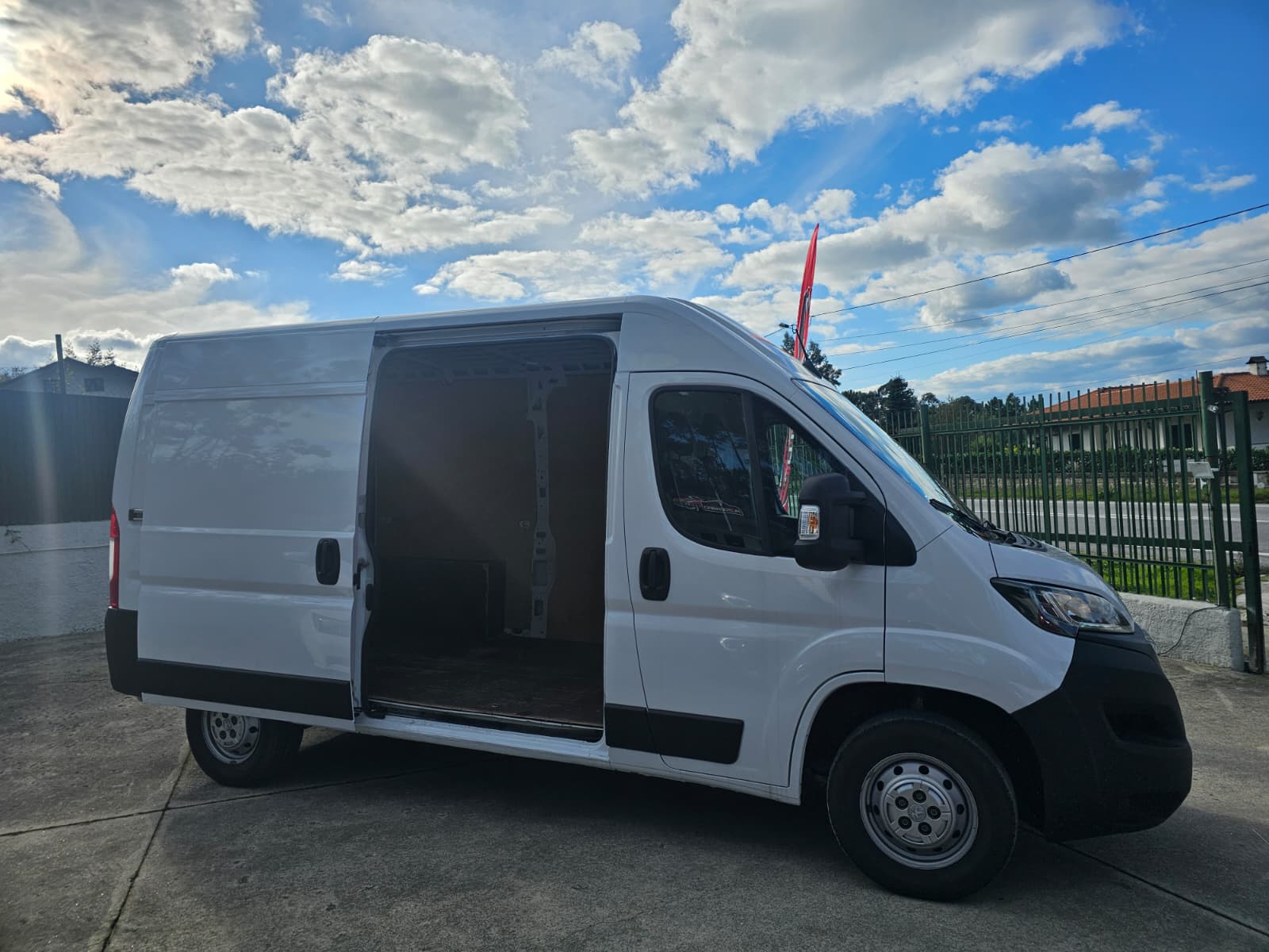 Peugeot BOXER 2.2 BlueHDi 335 L2H2 Premium