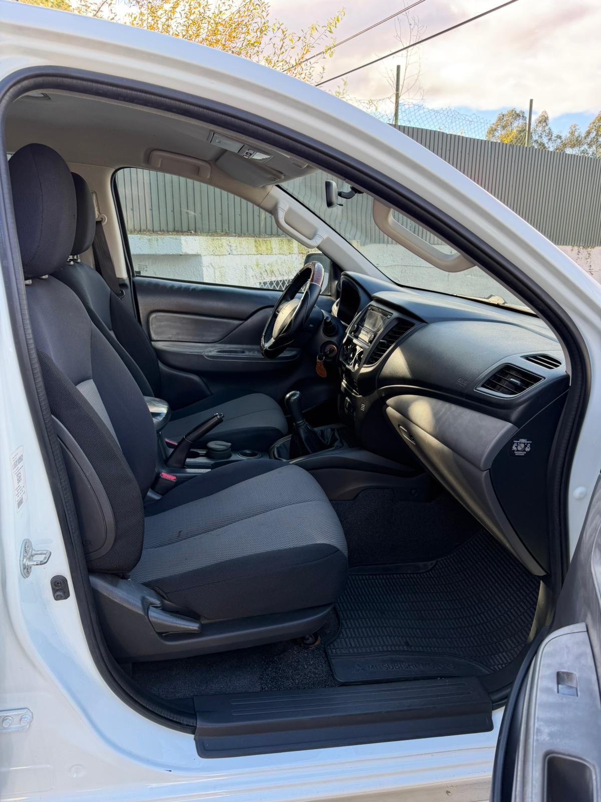 Mitsubishi L200 2.4 DI-D   4X2