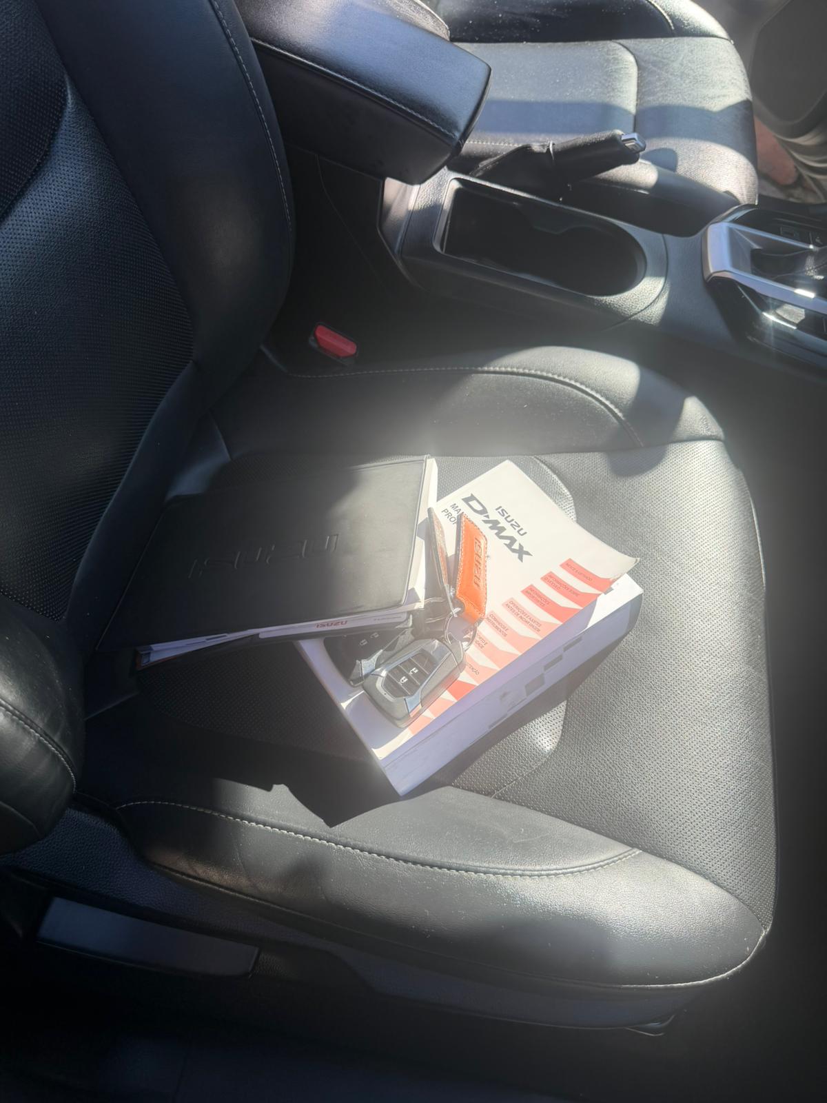 Isuzu D-Max III 1.9 LSE 4X4 3 LUGARES FULL EXTRAS