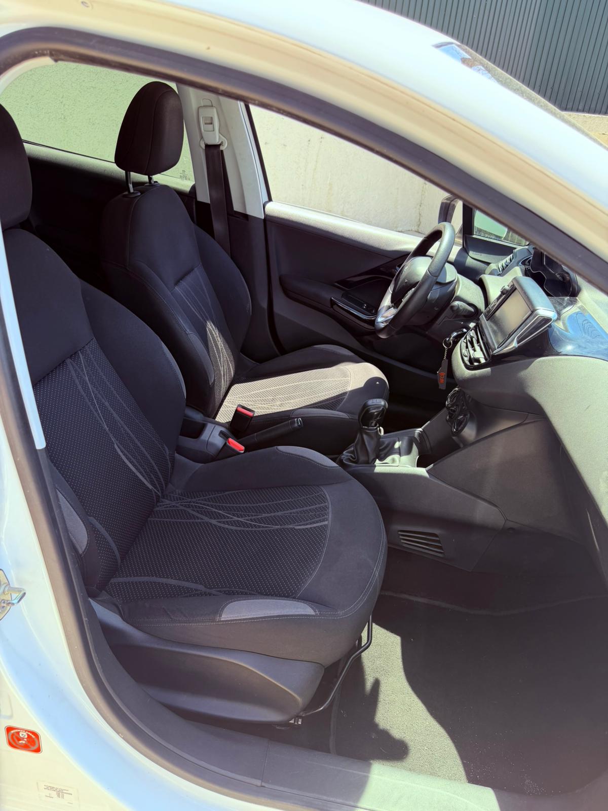 PEUGEOT 208  1.2 PURE TECH ALLURE