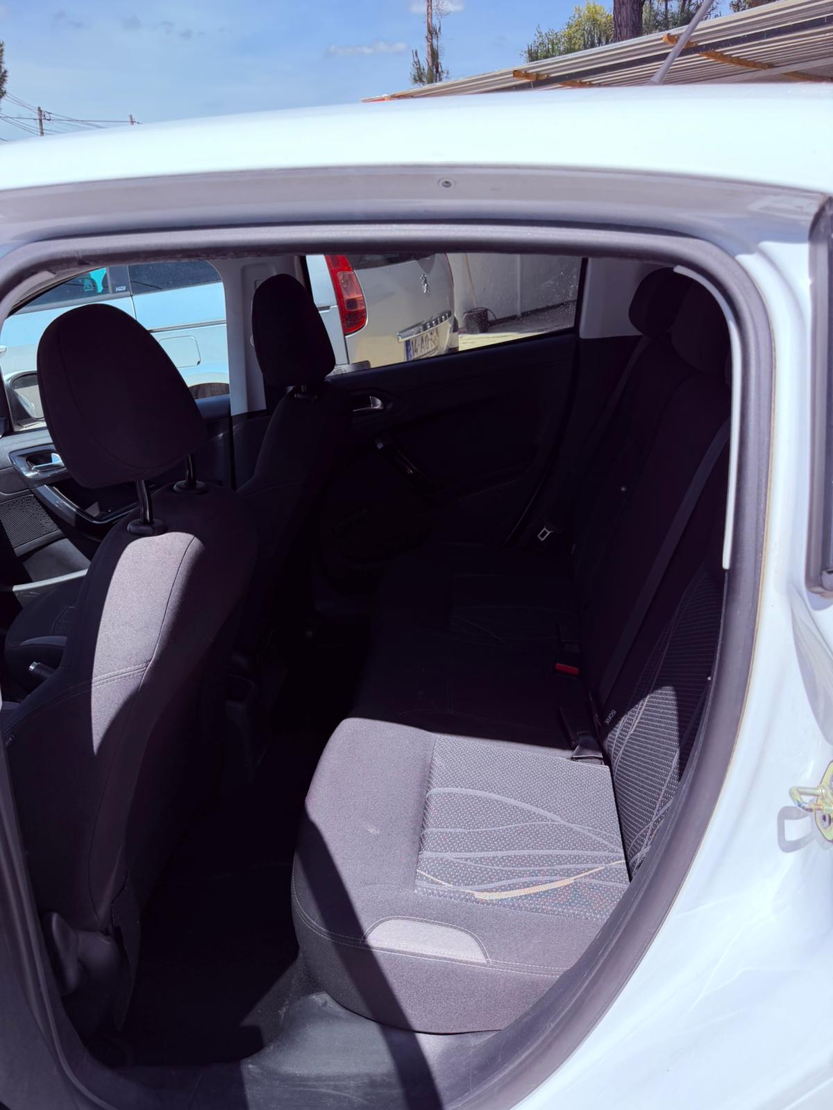 PEUGEOT 208  1.2 PURE TECH ALLURE