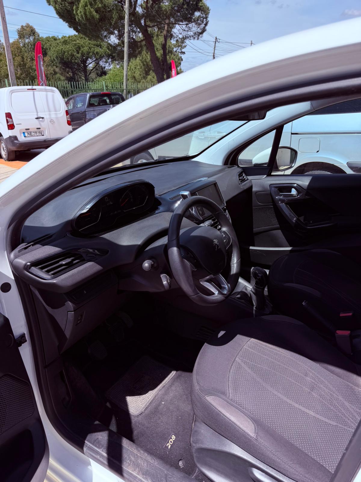 PEUGEOT 208  1.2 PURE TECH ALLURE