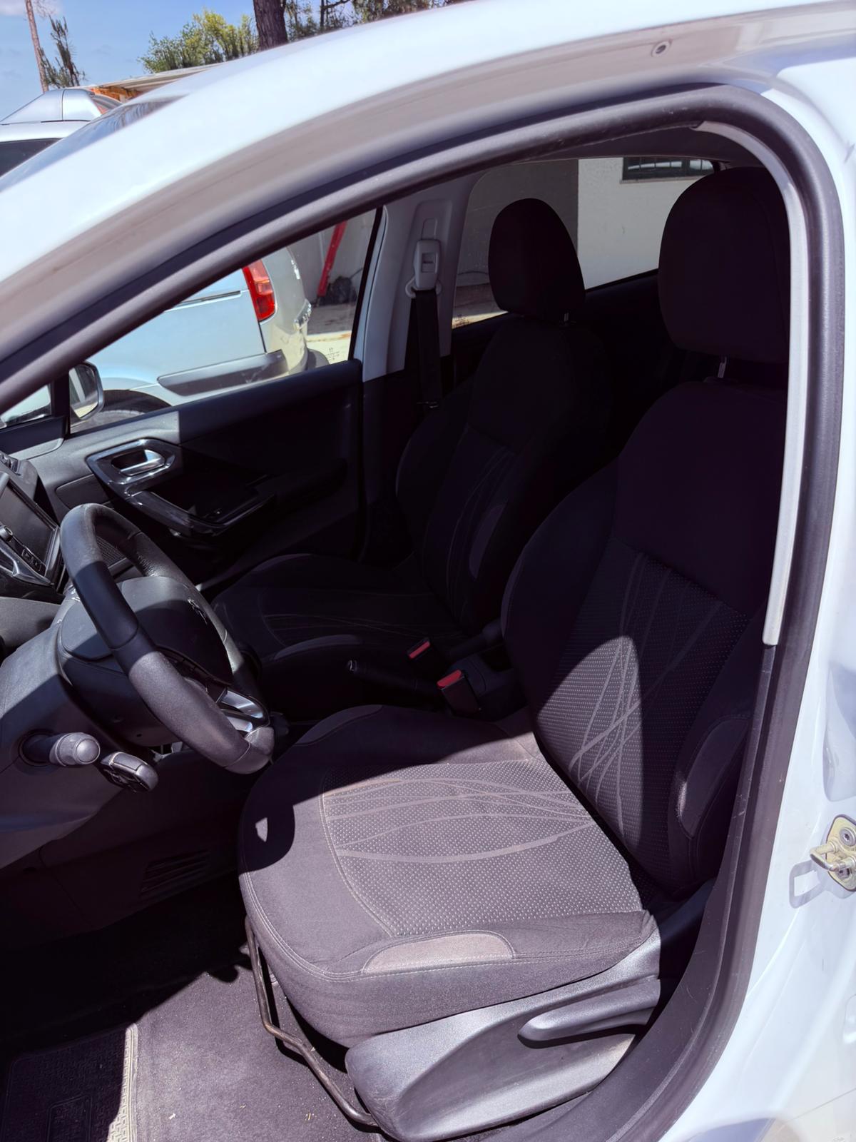 PEUGEOT 208  1.2 PURE TECH ALLURE