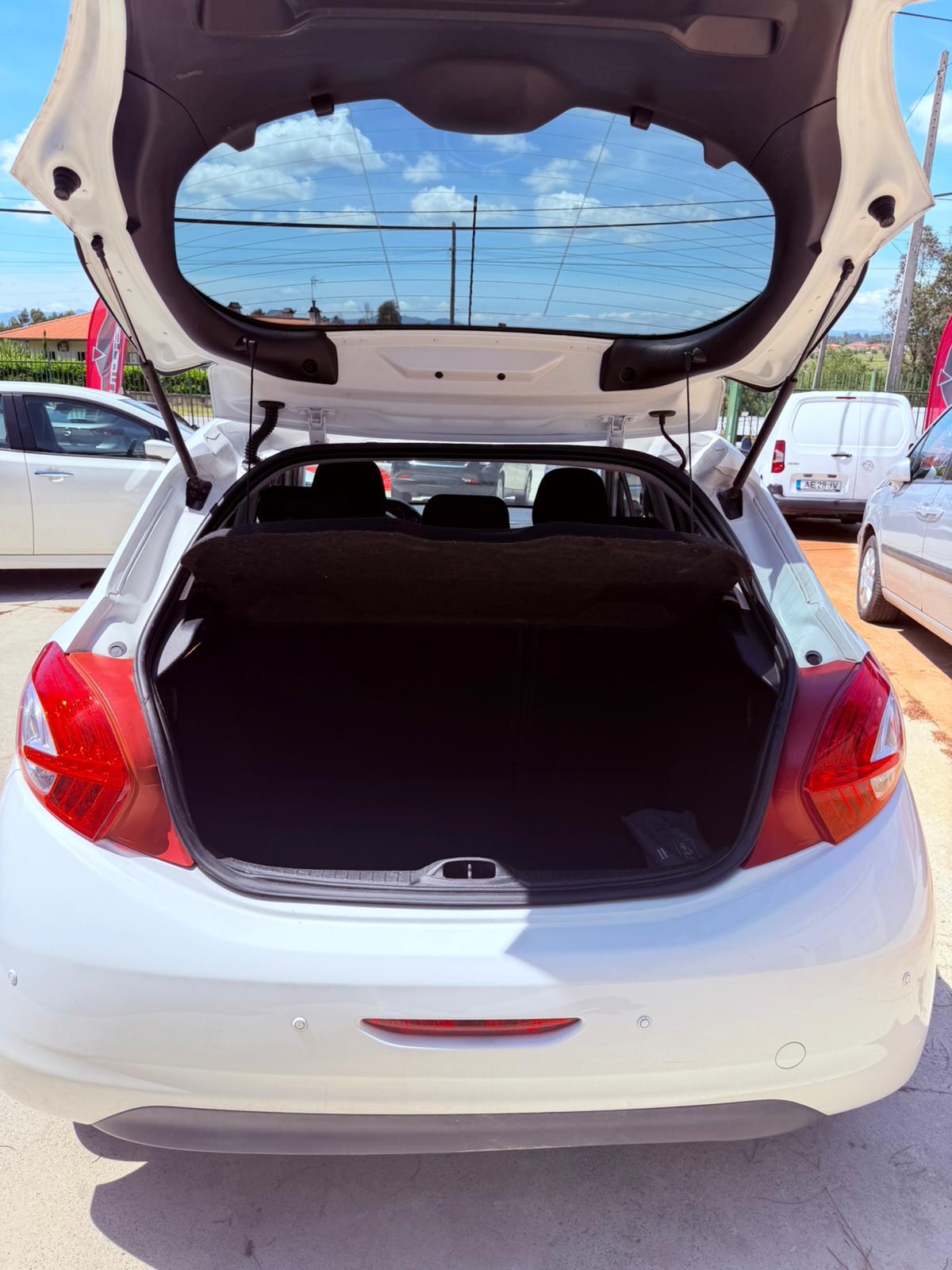 PEUGEOT 208  1.2 PURE TECH ALLURE